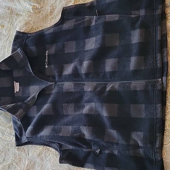 COLUMBIA Black and Gray Plaid Fleece Vest - Picture 4 of 7